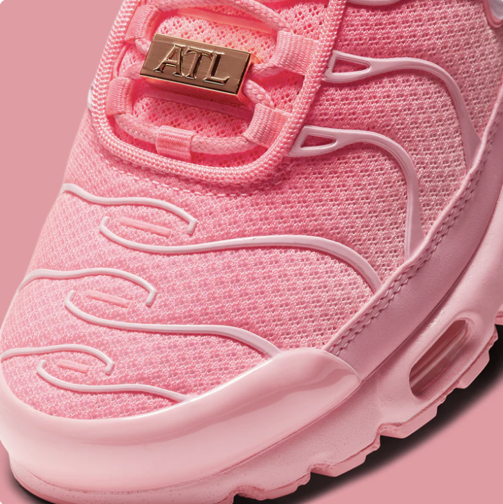 Baby pink nike tns best sale